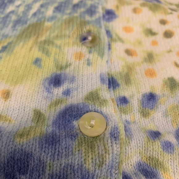 Gabriella T women’s shirt - Picture 4 of 9